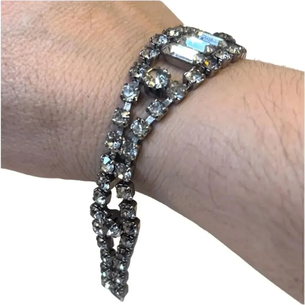 Vintage Rhinestone Bracelet – Timeless Sparkle & Glamour